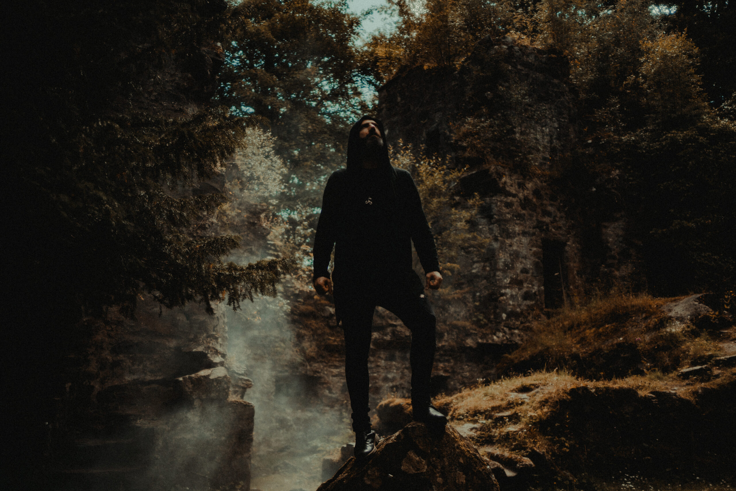 SAOR Amidst the Ruins - A Majestic Ode to Scotland’s Past and a Triumph ...